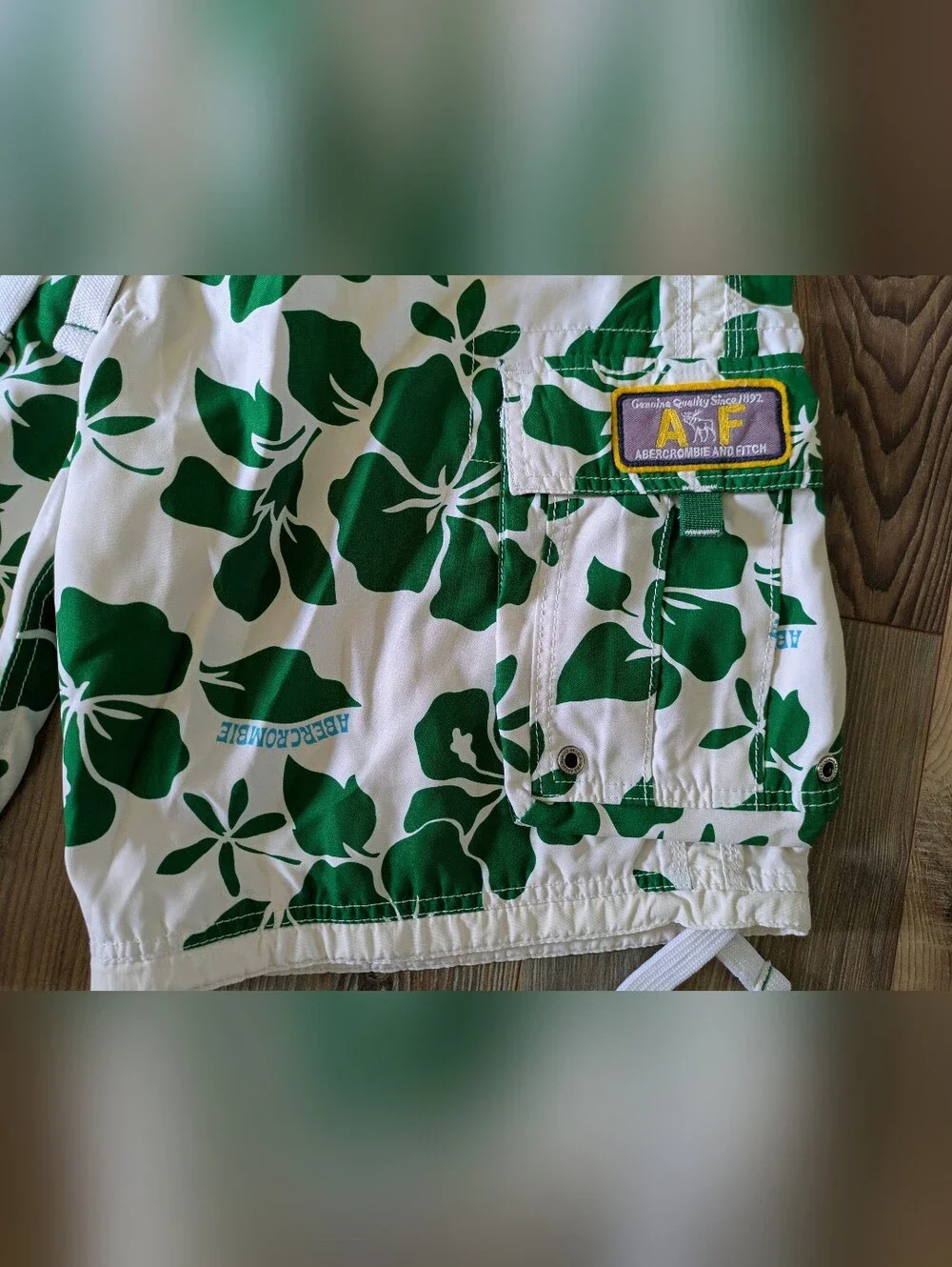 Abercrombie & Fitch Green & White Hawaiian Floral Cargo Surf Swim Board Shorts